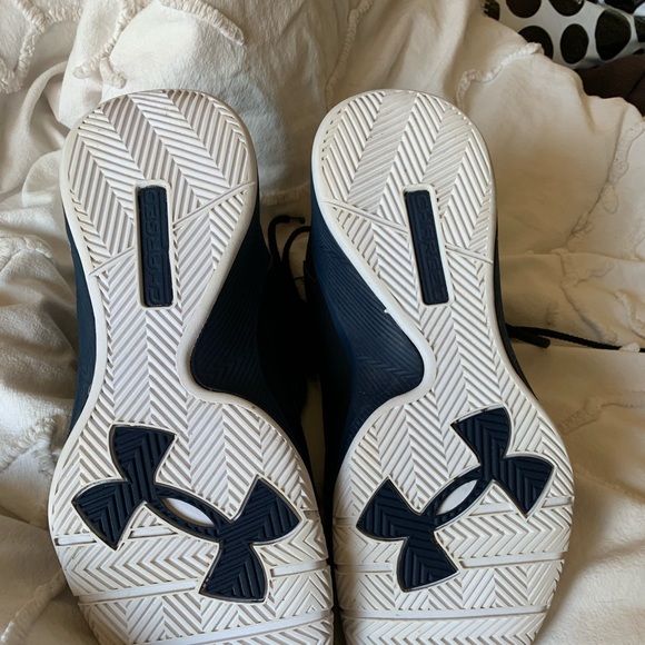 Under Amour Women 10.5 Basketball shoes / sneakers - Picture 4 of 8